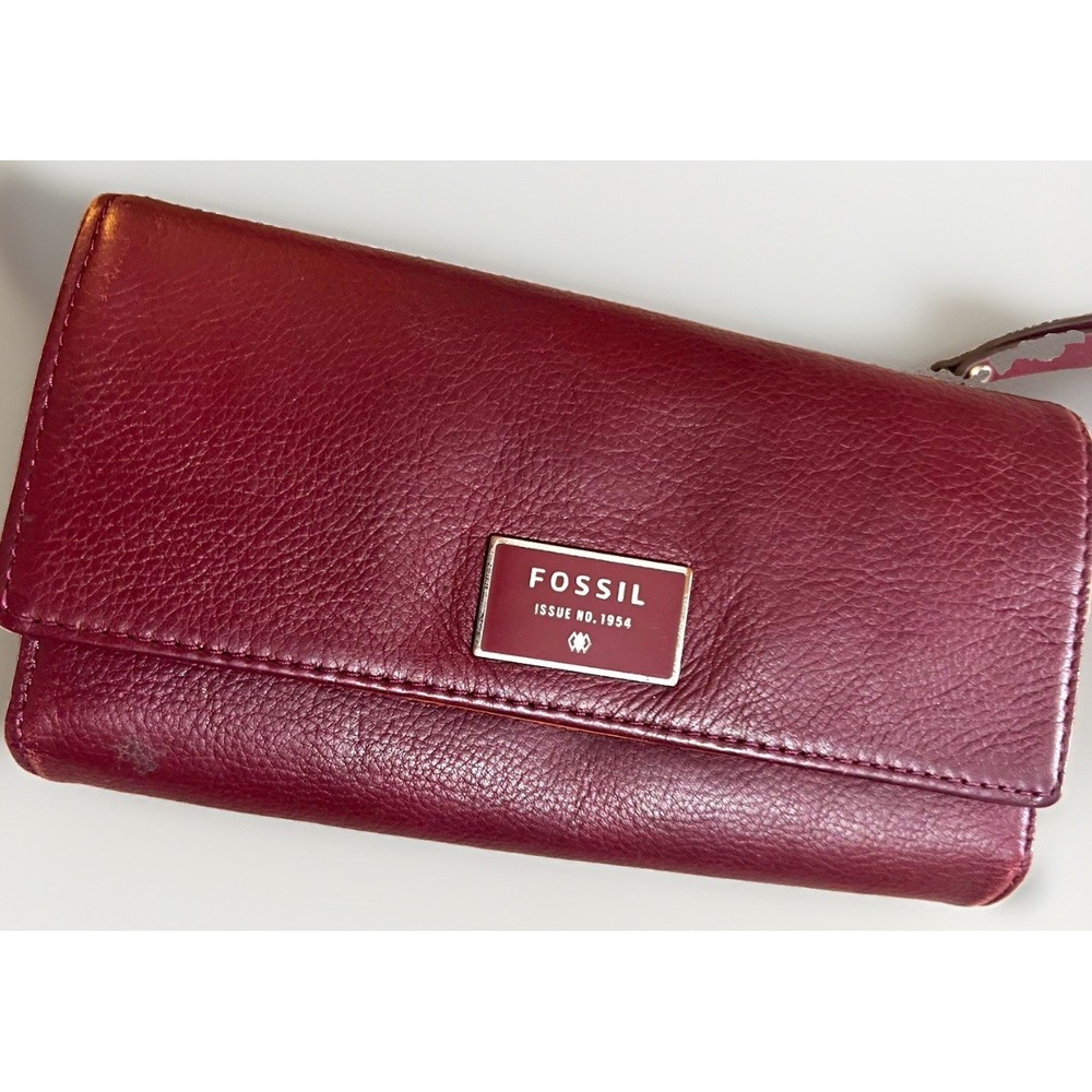 Fossil Women's Flap Wallet Burgundy/Tan Snap Closure Card Slots ID Window